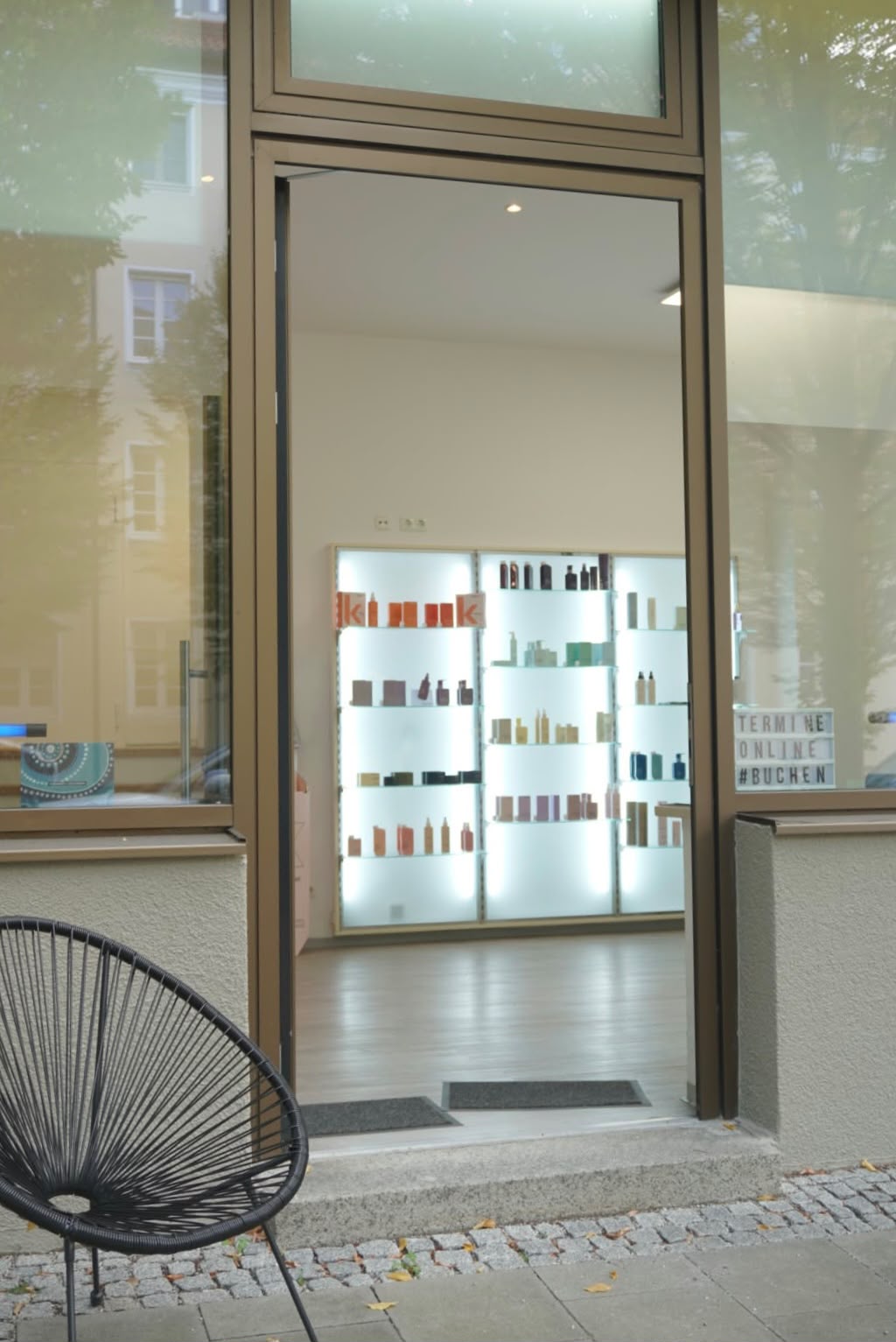 Blick vom Eingang in den Salon Jolié